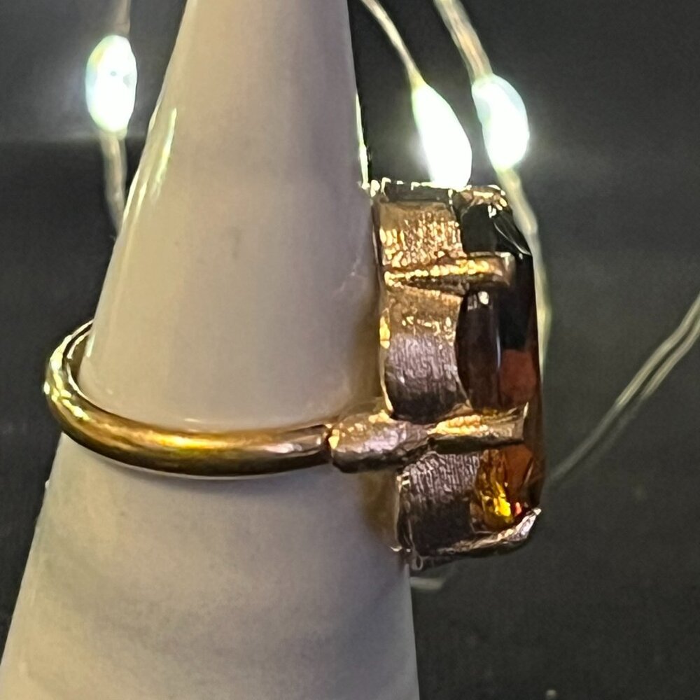 Vintage Sarah Coventry Amber Glass Ring – Stamped SARAH COV – Size 7-Adjustable - Picture 3 of 9